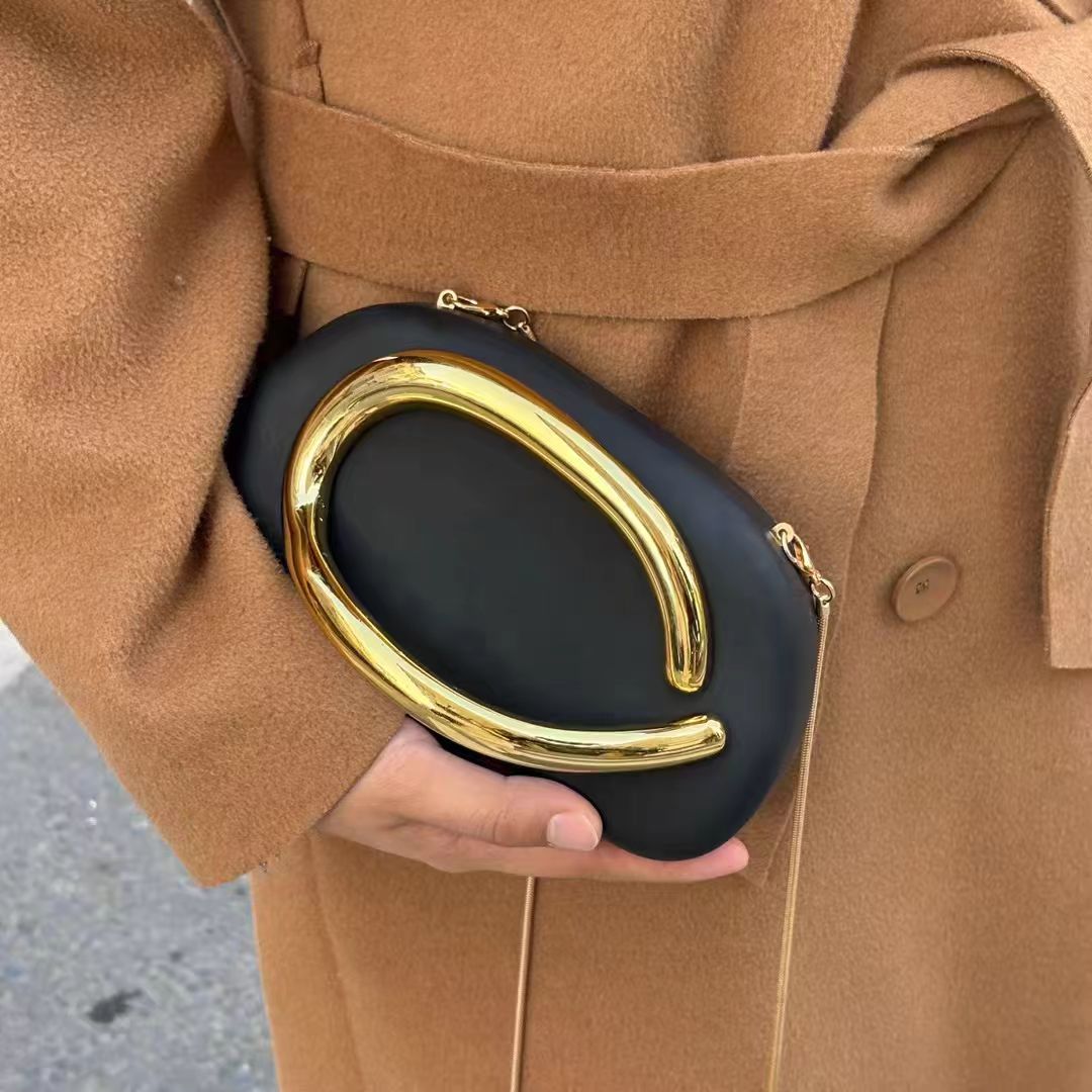 Gold Metal Closure Box Clutch  – Wedding Vendor recenzja i cena